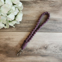 Load image into Gallery viewer, Macrame wristlet keychain- Various colors