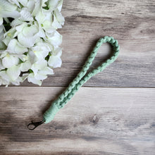 Load image into Gallery viewer, Macrame wristlet keychain- Various colors