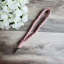 Load image into Gallery viewer, Macrame wristlet keychain- Various colors