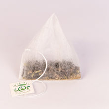 Load image into Gallery viewer, Toffee Chocolate Hazelnut Tea pyramid tin
